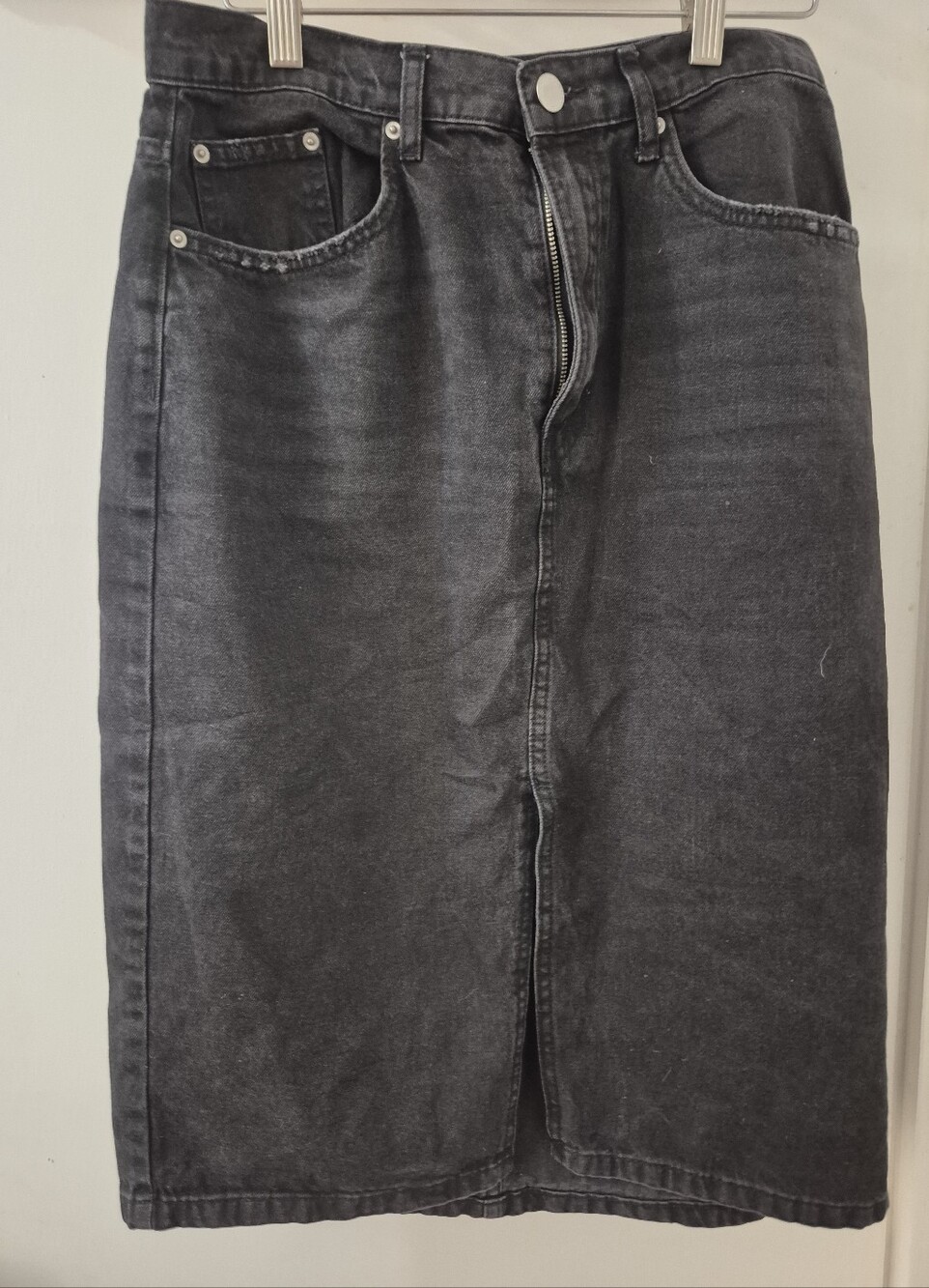 H&M Black Denim Skirt - Classic Straight Fit